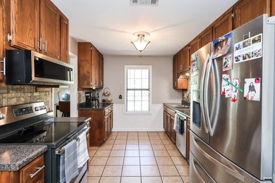 Tucked away in desirable Quail Creek Estates, this spacious - photo 11