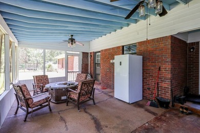 Tucked away in desirable Quail Creek Estates, this spacious - photo 38