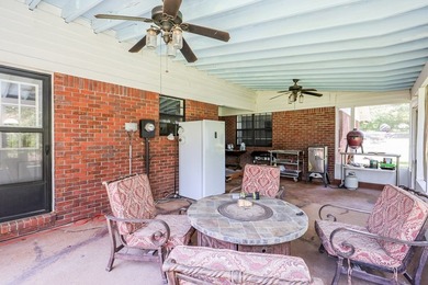 Tucked away in desirable Quail Creek Estates, this spacious - photo 39