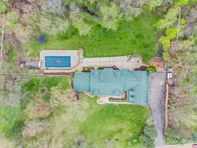 Exquisite sprawling estate residence showcasing craftsmanship - photo 3