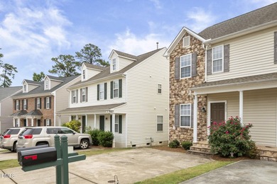 Beautifully maintained and extensively updated 2-bedroom, 2 - photo 3