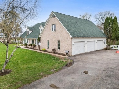 Exquisite sprawling estate residence showcasing craftsmanship - photo 4