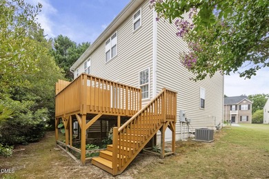 Beautifully maintained and extensively updated 2-bedroom, 2 - photo 4