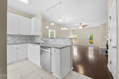 Beautifully maintained and extensively updated 2-bedroom, 2 - photo 6