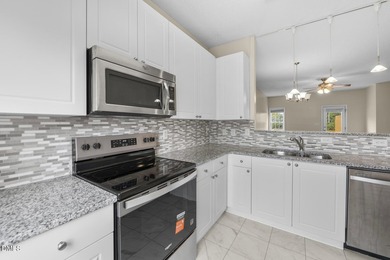 Beautifully maintained and extensively updated 2-bedroom, 2 - photo 9