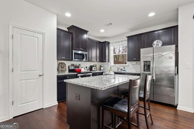Beautifully maintained 3-bedroom, 2.5-bath end unit townhome in - photo 11