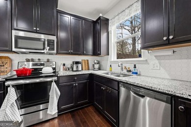 Beautifully maintained 3-bedroom, 2.5-bath end unit townhome in - photo 14