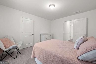 Beautifully maintained 3-bedroom, 2.5-bath end unit townhome in - photo 21