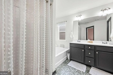 Beautifully maintained 3-bedroom, 2.5-bath end unit townhome in - photo 31