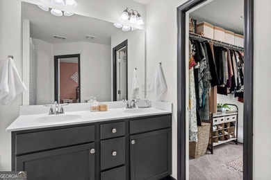Beautifully maintained 3-bedroom, 2.5-bath end unit townhome in - photo 32