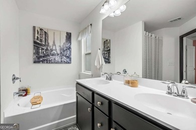 Beautifully maintained 3-bedroom, 2.5-bath end unit townhome in - photo 33