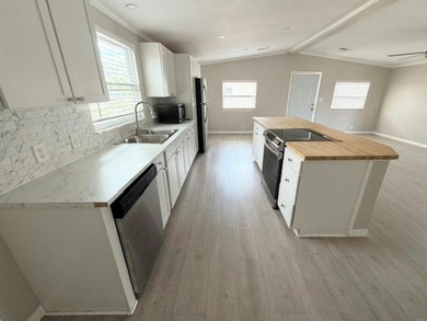 Charming with Golf Course Views! This 2/BD 2/BA home offers - photo 8