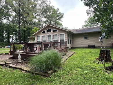 (private lake, pond, creek) Home For Sale in Woodlawn Illinois
