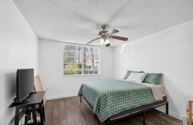 Welcome to this well-appointed two-bedroom, two-bathroom - photo 11