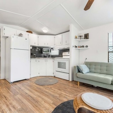 This charming 432 square feet manufactured home, built in 1986 - photo 3