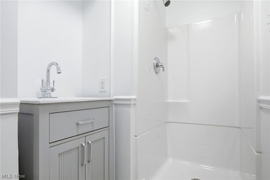 A wonderful Bay Village lifestyle awaits in this move-in ready - photo 25