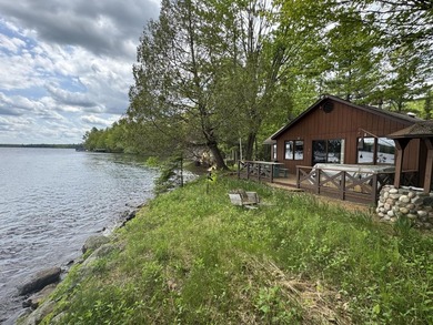 MOTIVATED SELLER - A dollhouse cottage right at the water's edge - photo 30
