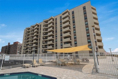 Luxury Building along beautiful Long Beach boardwalk, Beautiful - photo 1