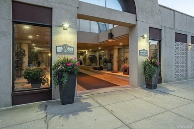 Luxury Building along beautiful Long Beach boardwalk, Beautiful - photo 2