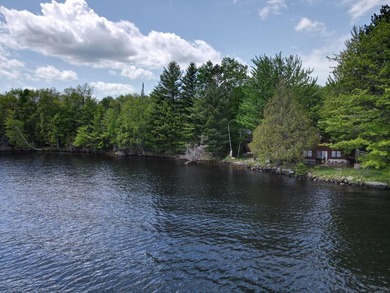 MOTIVATED SELLER - A dollhouse cottage right at the water's edge - photo 35