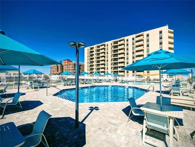 Luxury Building along beautiful Long Beach boardwalk, Beautiful - photo 5