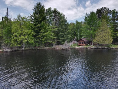 MOTIVATED SELLER - A dollhouse cottage right at the water's edge - photo 36