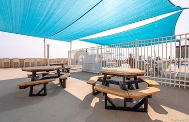 Luxury Building along beautiful Long Beach boardwalk, Beautiful - photo 7