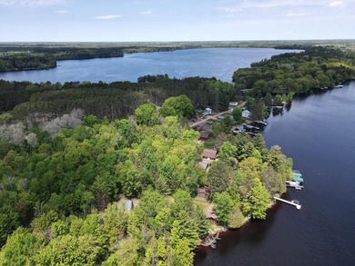 MOTIVATED SELLER - A dollhouse cottage right at the water's edge - photo 38