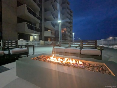 Luxury Building along beautiful Long Beach boardwalk, Beautiful - photo 10