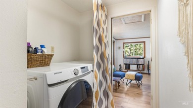 YOUR MID-CENTURY MOUNTAIN GETAWAY! Step into this charming - photo 21