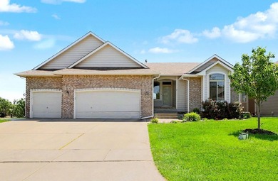 Welcome home to this beautifully maintained 4-bedroom - photo 2