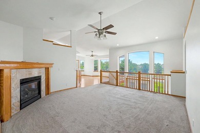 Welcome home to this beautifully maintained 4-bedroom - photo 4