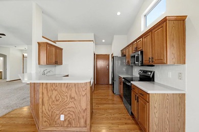 Welcome home to this beautifully maintained 4-bedroom - photo 9