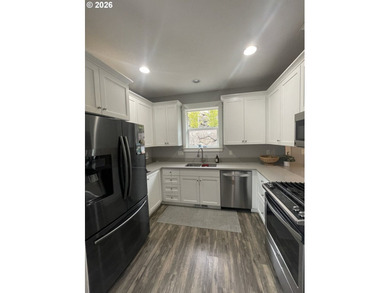 1 level close to Lincoln Beaches in the Bayview Resort, a - photo 8