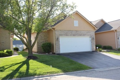 Lake Townhome/Townhouse For Sale in Antioch, Illinois