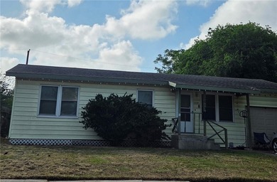 Charming 3-bedroom, 1-bath home located in the heart of Corpus - photo 1