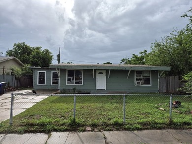 Price REDUCED- 4 bedroom 1 bathe with office or media room. Lots - photo 1