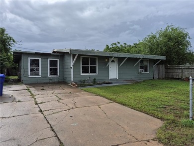 Price REDUCED- 4 bedroom 1 bathe with office or media room. Lots - photo 2