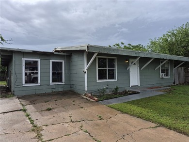 Price REDUCED- 4 bedroom 1 bathe with office or media room. Lots - photo 3