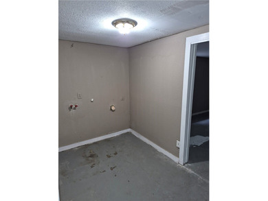 Price REDUCED- 4 bedroom 1 bathe with office or media room. Lots - photo 6