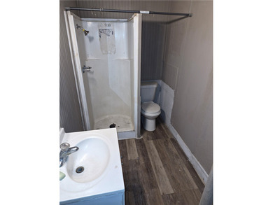Price REDUCED- 4 bedroom 1 bathe with office or media room. Lots - photo 10