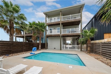 Charming coastal retreat offering 3 bedrooms and 2.5 bathrooms - photo 1