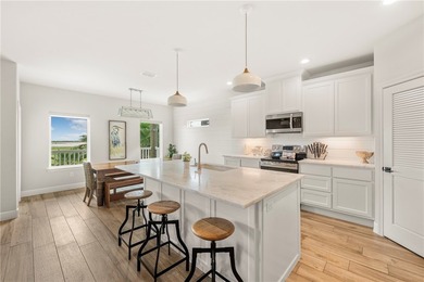 Charming coastal retreat offering 3 bedrooms and 2.5 bathrooms - photo 7