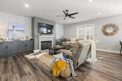 Move-in-ready three-bedroom raised beach home in Marshland Park - photo 12
