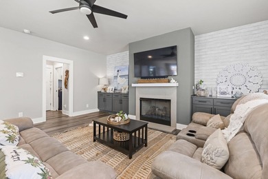 Move-in-ready three-bedroom raised beach home in Marshland Park - photo 14