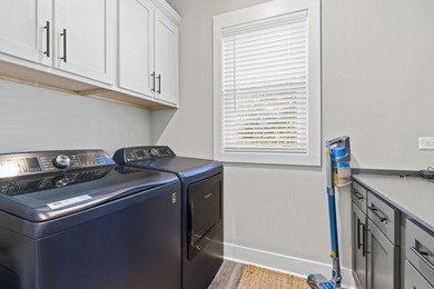 Move-in-ready three-bedroom raised beach home in Marshland Park - photo 16