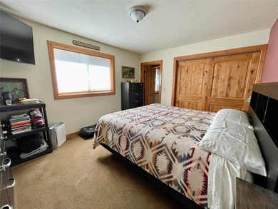 Incredibly private 10 acres with a lovely mix of meadow and - photo 9