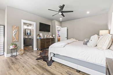 Move-in-ready three-bedroom raised beach home in Marshland Park - photo 20