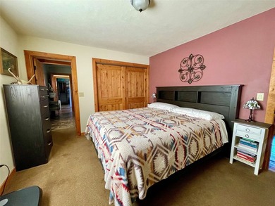 Incredibly private 10 acres with a lovely mix of meadow and - photo 10