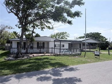 Situated on 2 lots, this beautifully maintained 2-bedroom - photo 2
